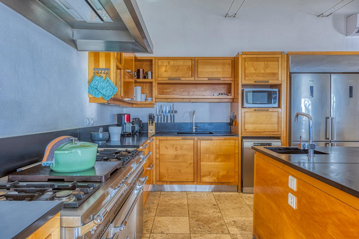 22-PetitePlage5-Kitchen_A louer villa Grand Case Saint Martin